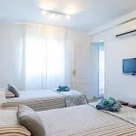 COVD 19 FREE- TOTAL PURIFIED - Chic House Marbella - 3 mm to Puerto Banús&Beach - Golden Mile - Direct access to Pool&Tropical Garden